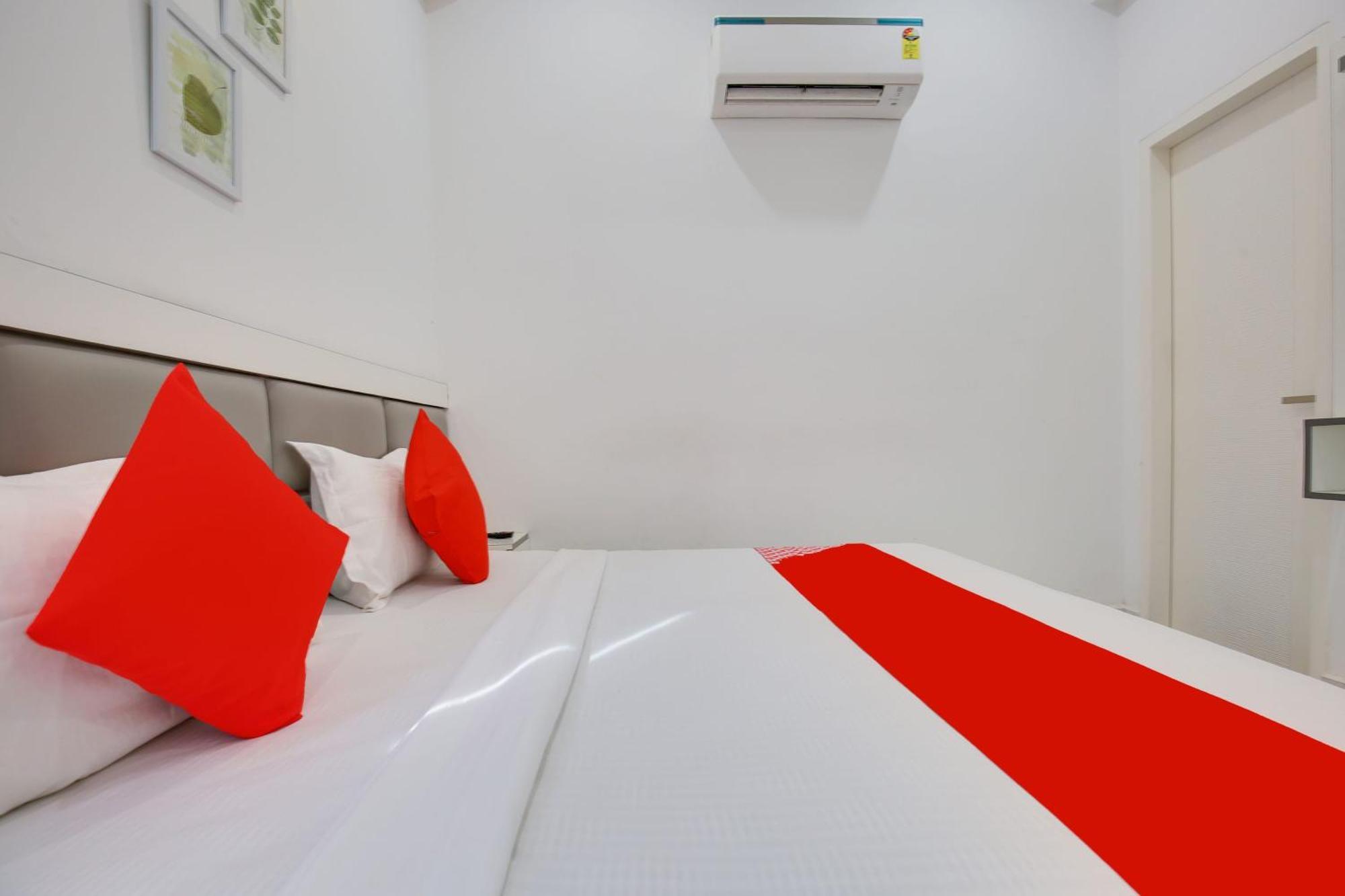 Hotel O Sky White House Ludhiana Exterior foto