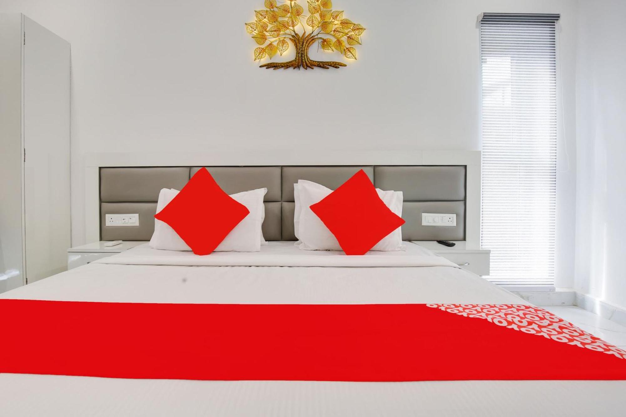 Hotel O Sky White House Ludhiana Exterior foto