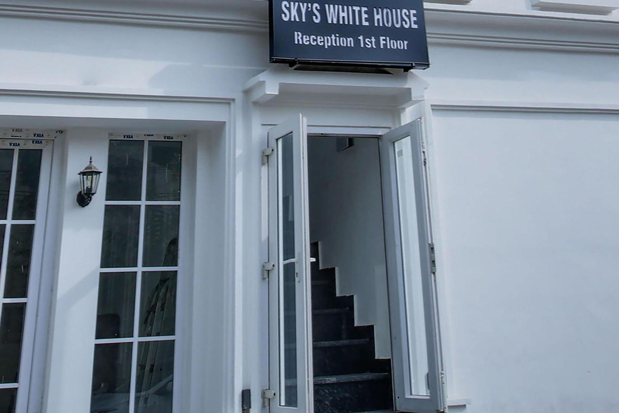 Hotel O Sky White House Ludhiana Exterior foto