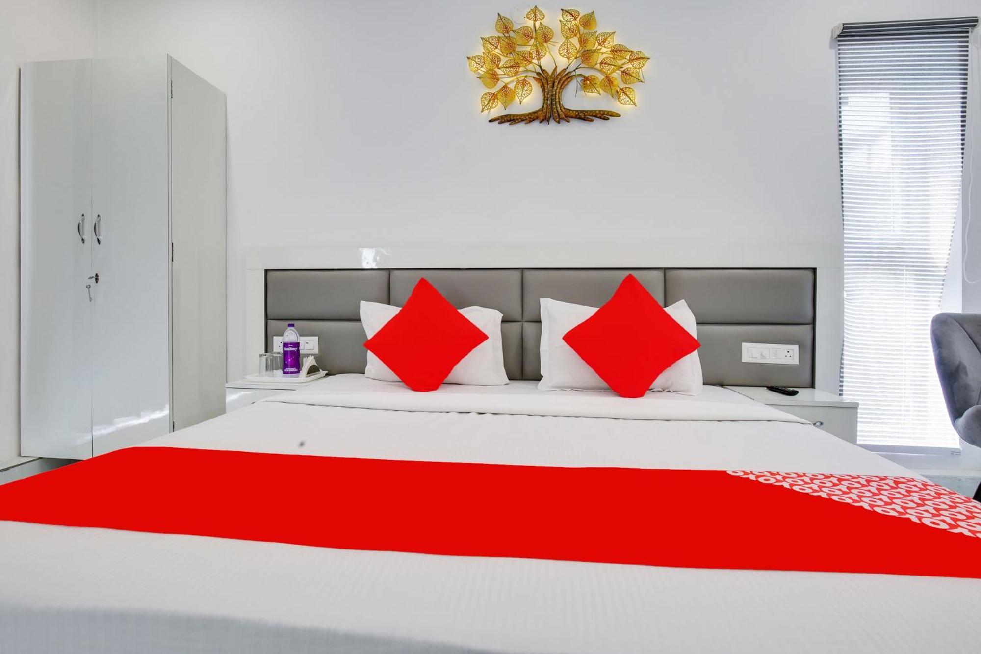 Hotel O Sky White House Ludhiana Exterior foto
